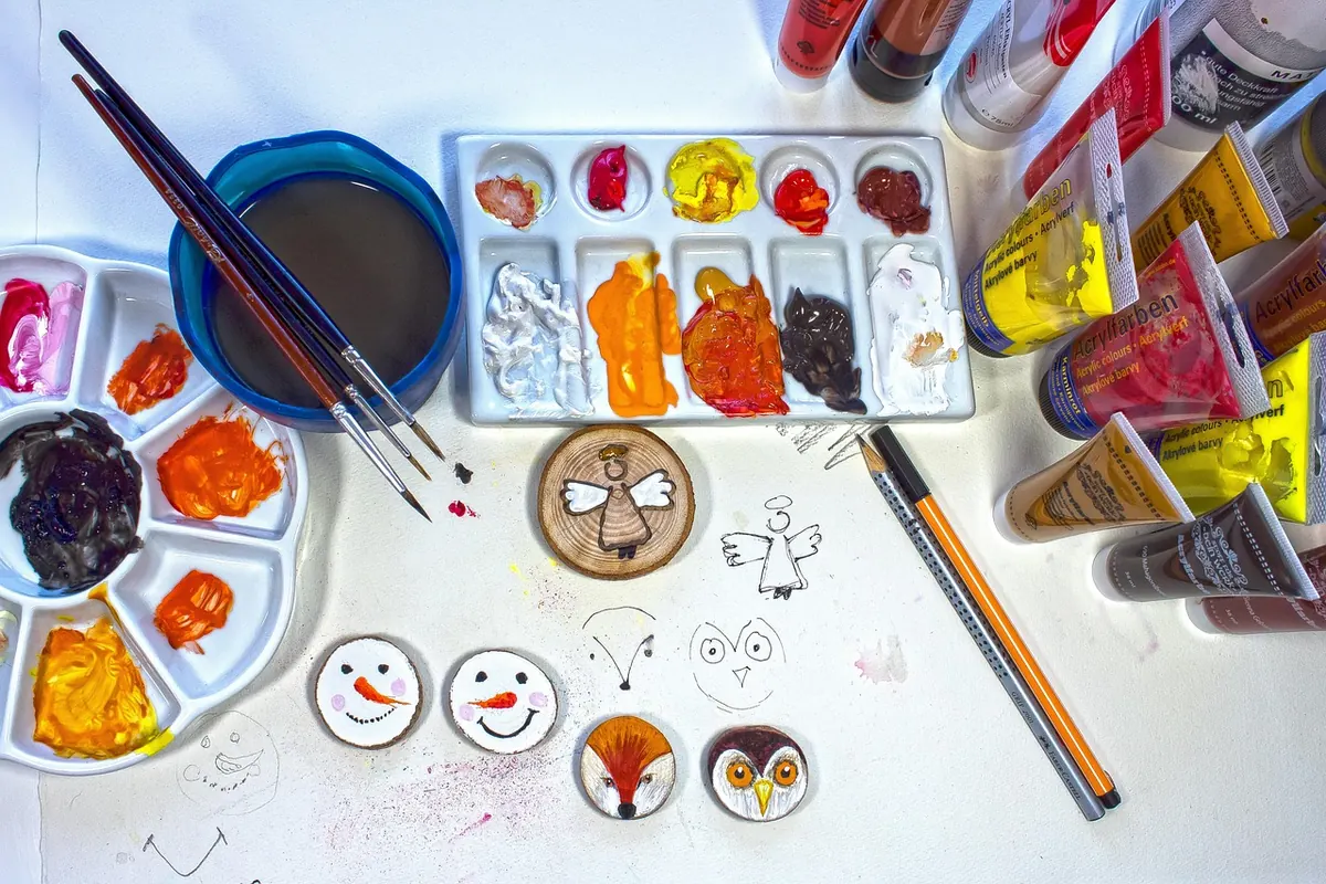 Acrylics vs Oils on Canvas: Which Medium Is Right for Your Painting?